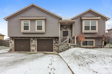 421 Sunflower Dr Raymore, MO 64083